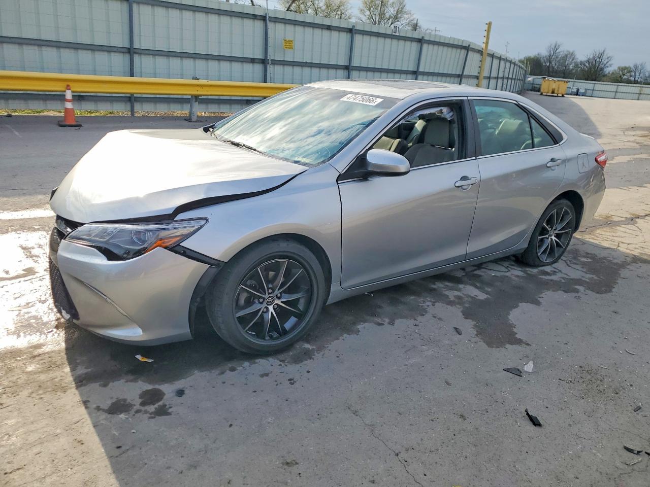 Salvage Toyota Camry Image