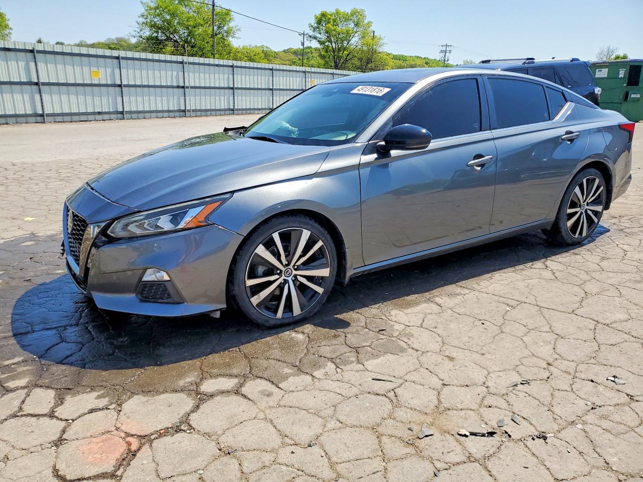 Salvage Nissan Altima Image