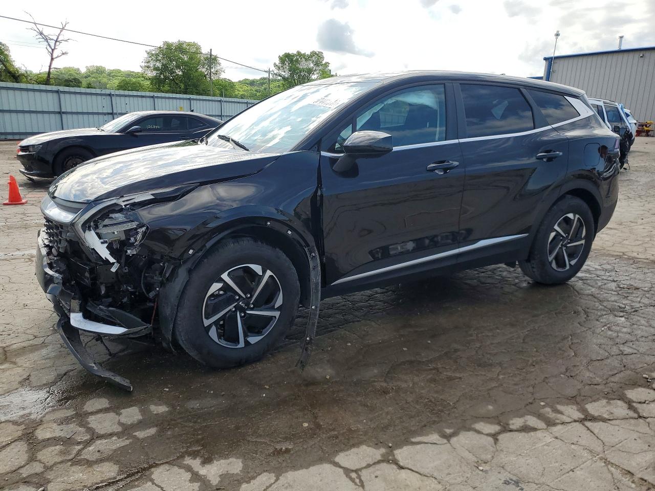 Salvage Kia Sportage Image