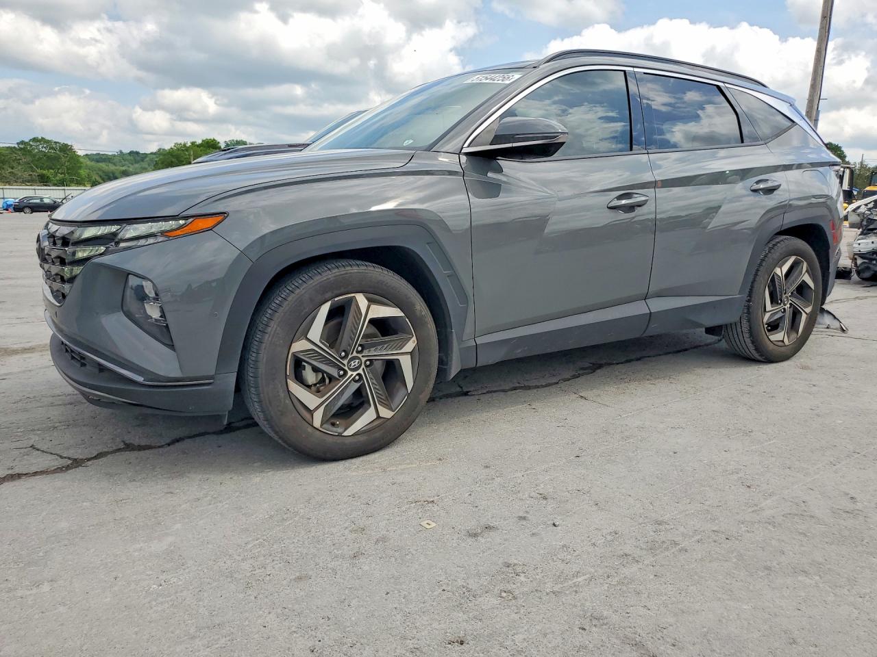 Salvage Hyundai TUCSON Image