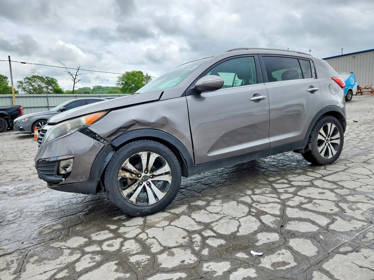 Salvage Kia Sportage Image
