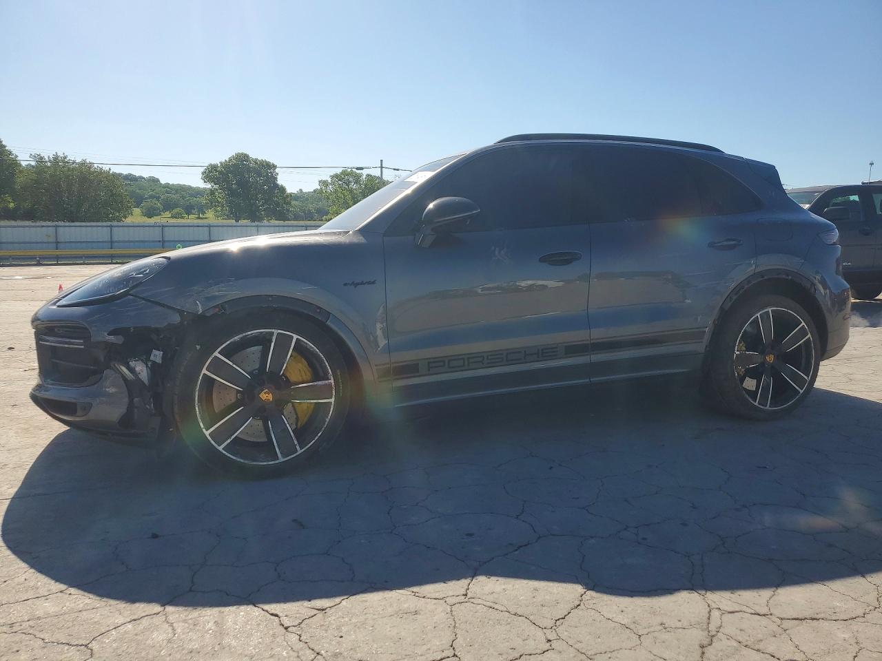 Salvage Porsche Cayenne Image