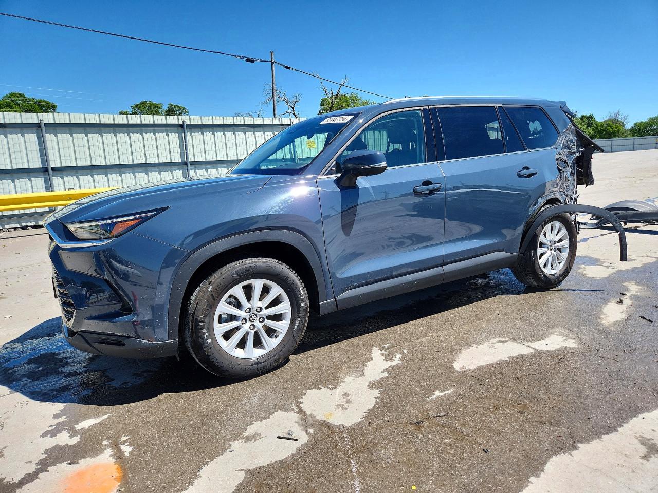 Salvage Toyota Grand Highlander Image