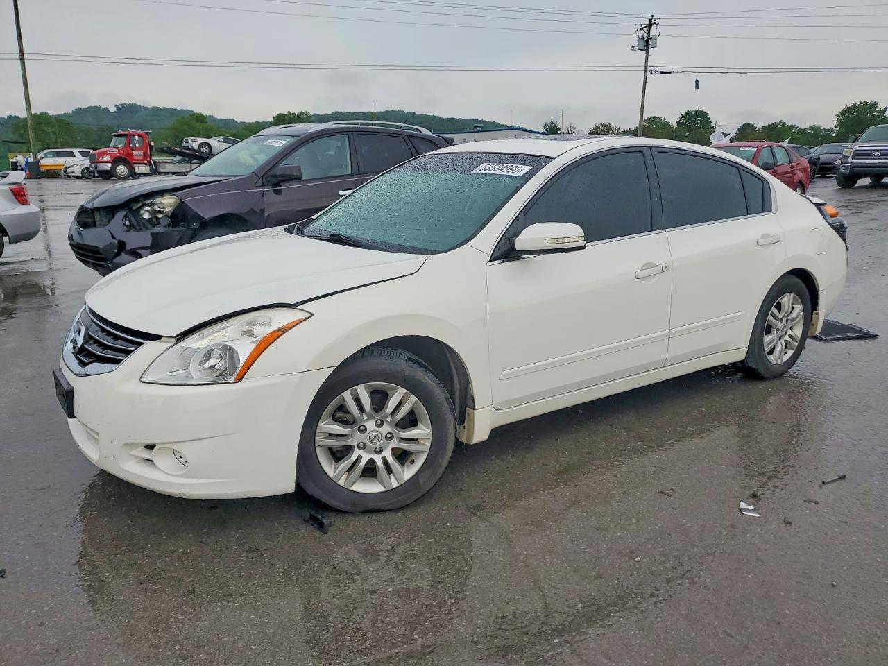 Salvage Nissan Altima Image
