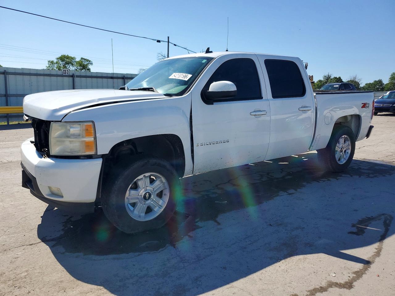 Salvage Chevrolet Silverado Image