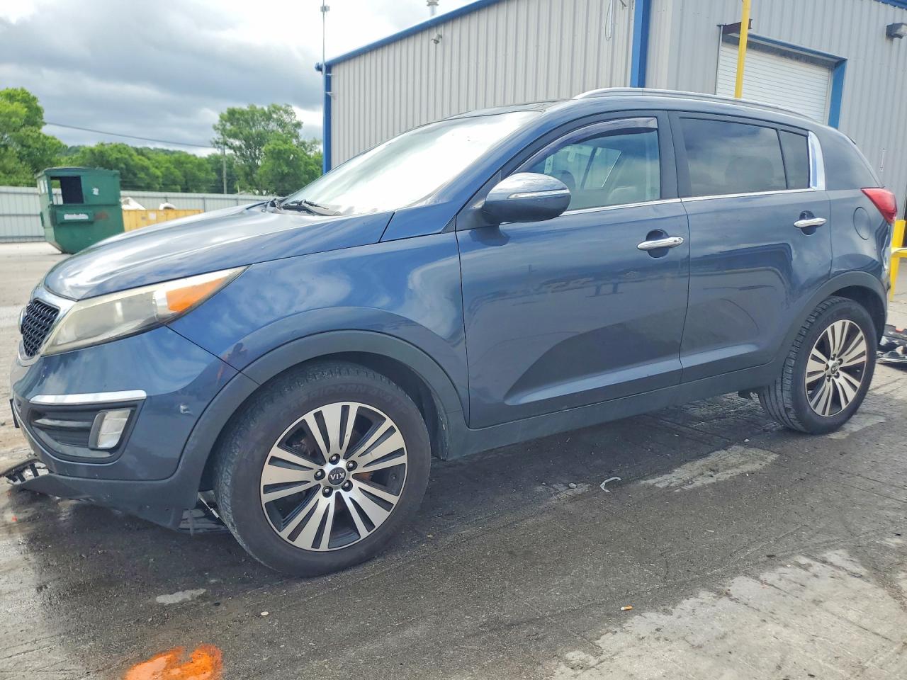 Salvage Kia Sportage Image