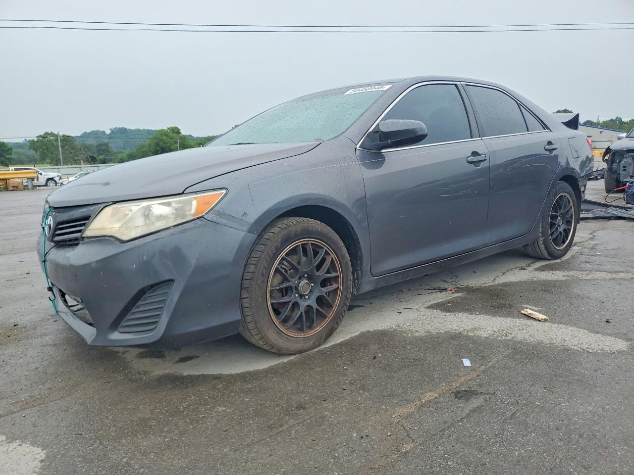 Salvage Toyota Camry Image