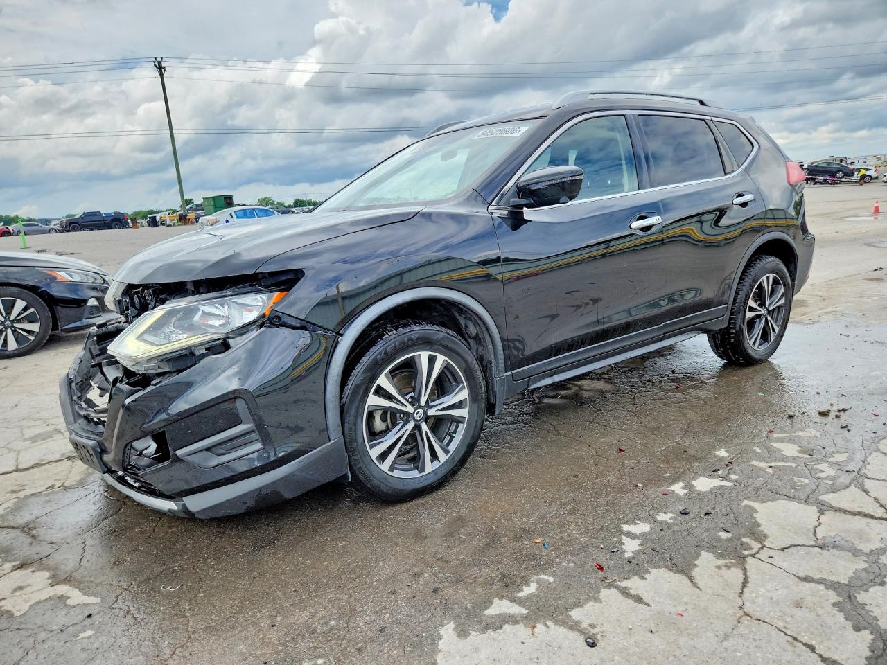Salvage Nissan Rogue Image