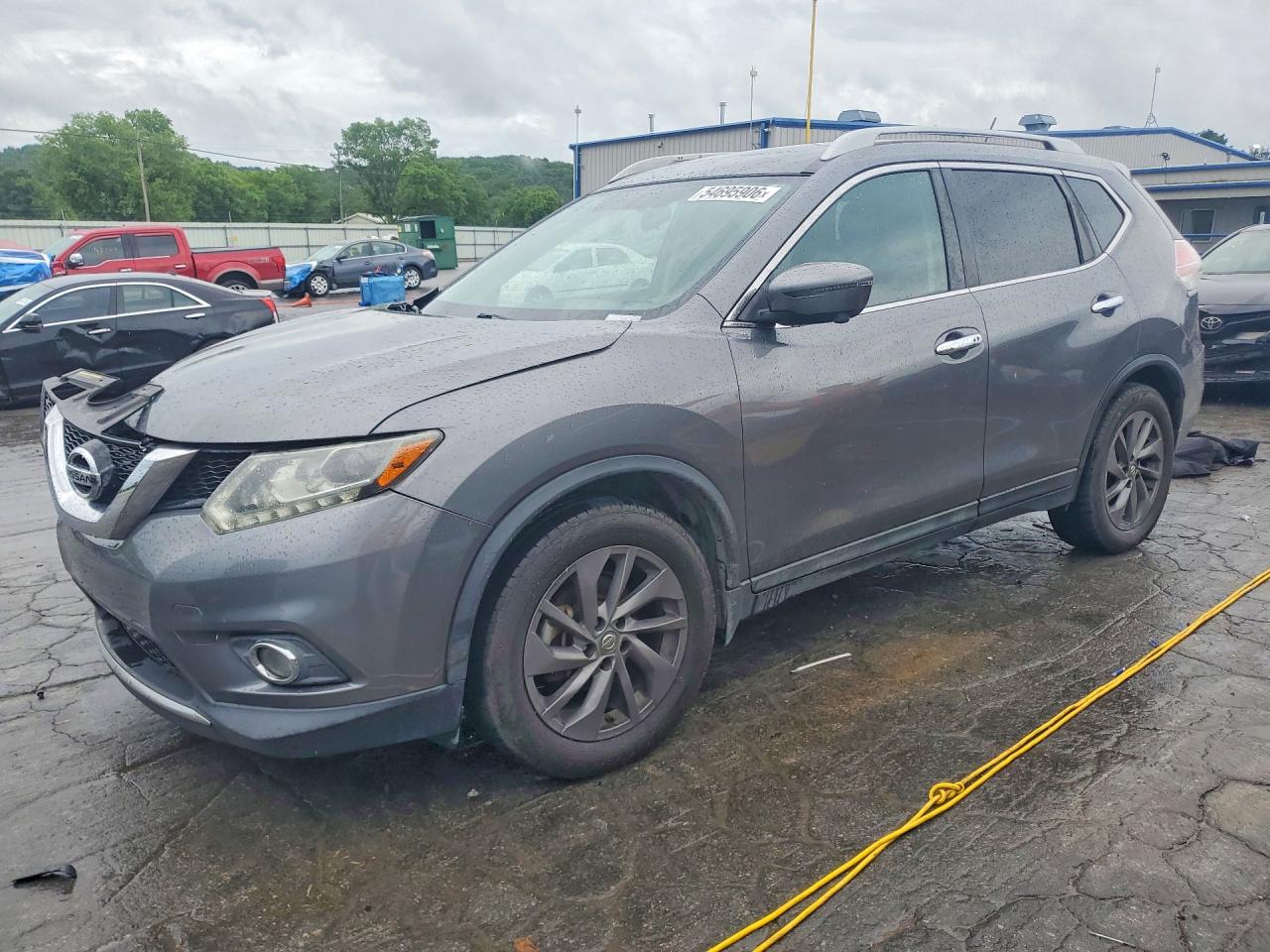 Salvage Nissan Rogue Image