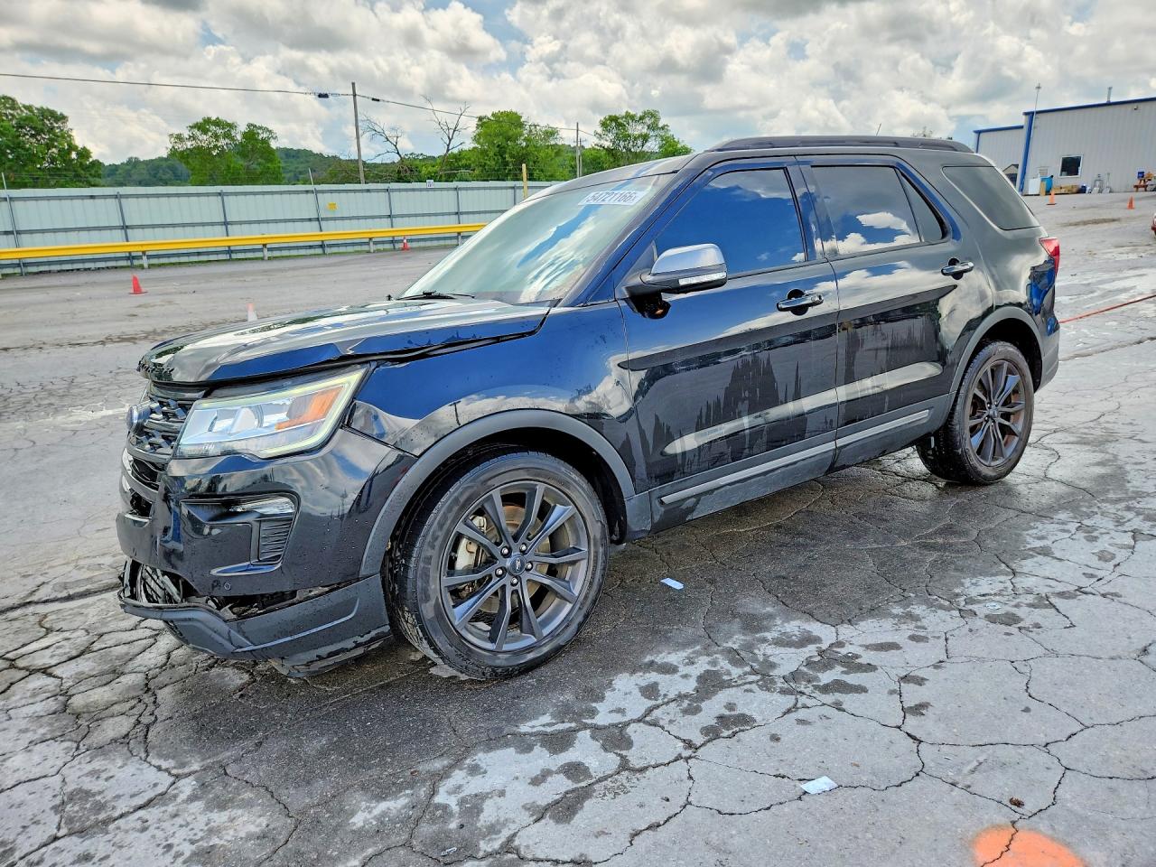Salvage Ford Explorer Image