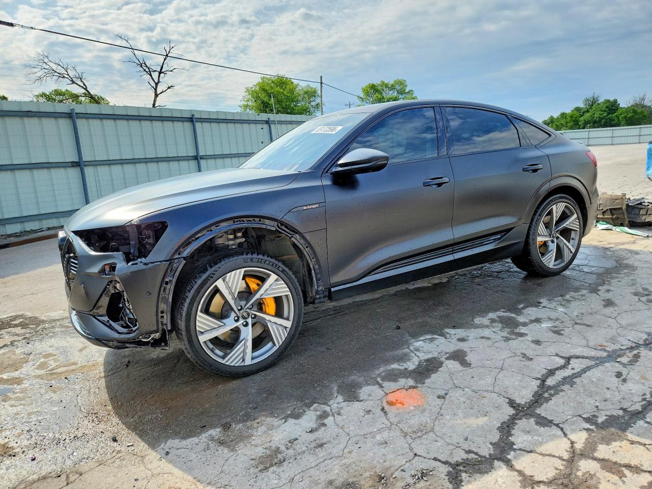 Salvage Audi e-tron Image
