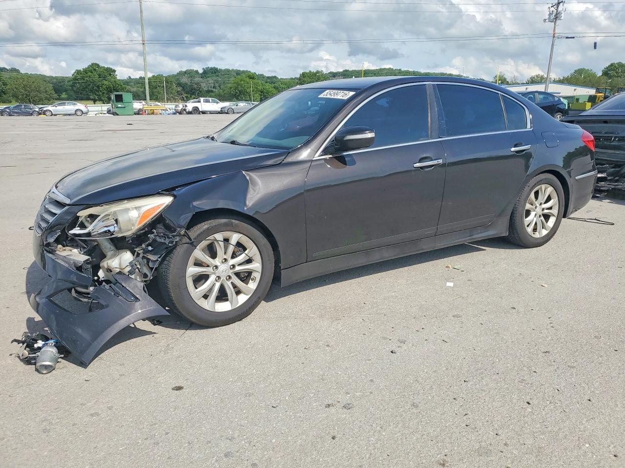 Salvage Hyundai Genesis Image