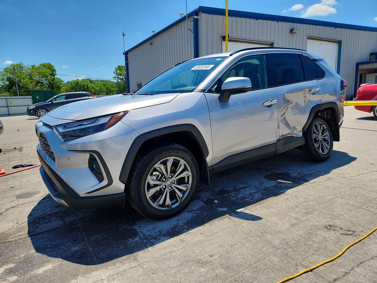 Salvage Toyota RAV4 Image