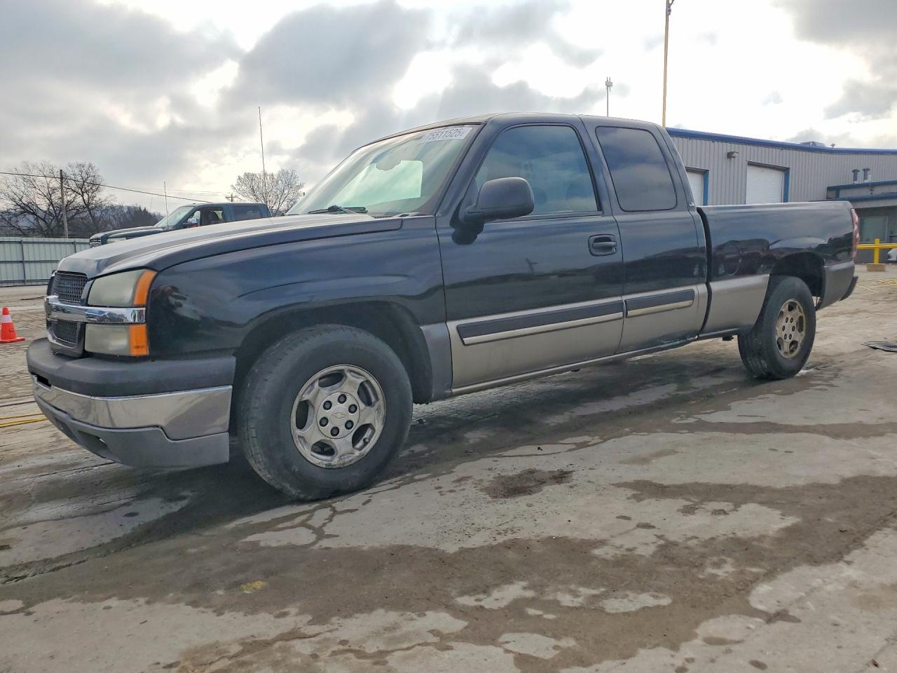 Salvage Chevrolet Silverado Image