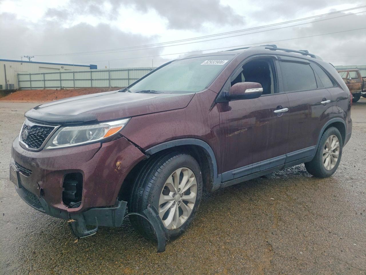 Salvage Kia Sorento Image