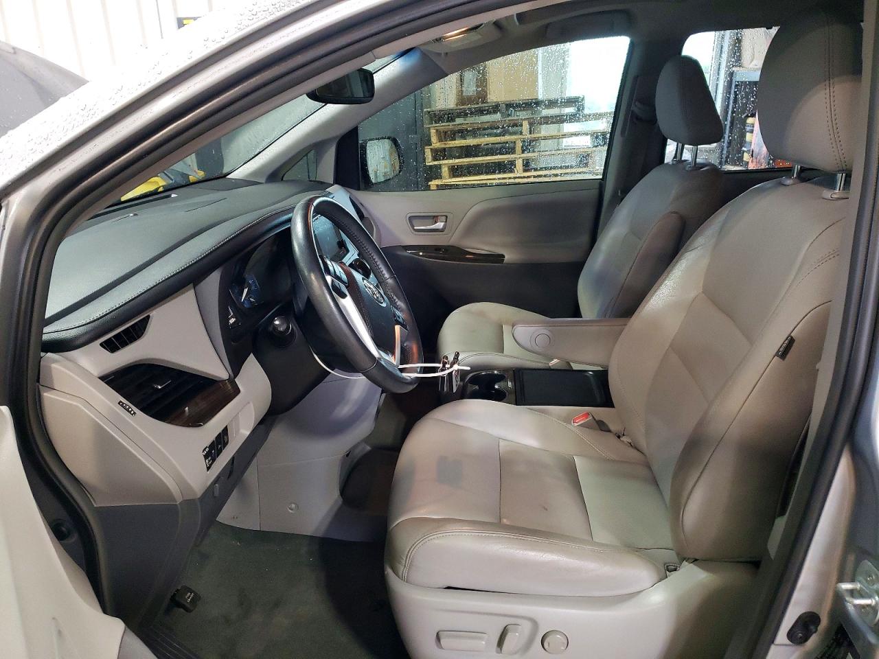 Toyota Sienna Xle Premium 8-passenger