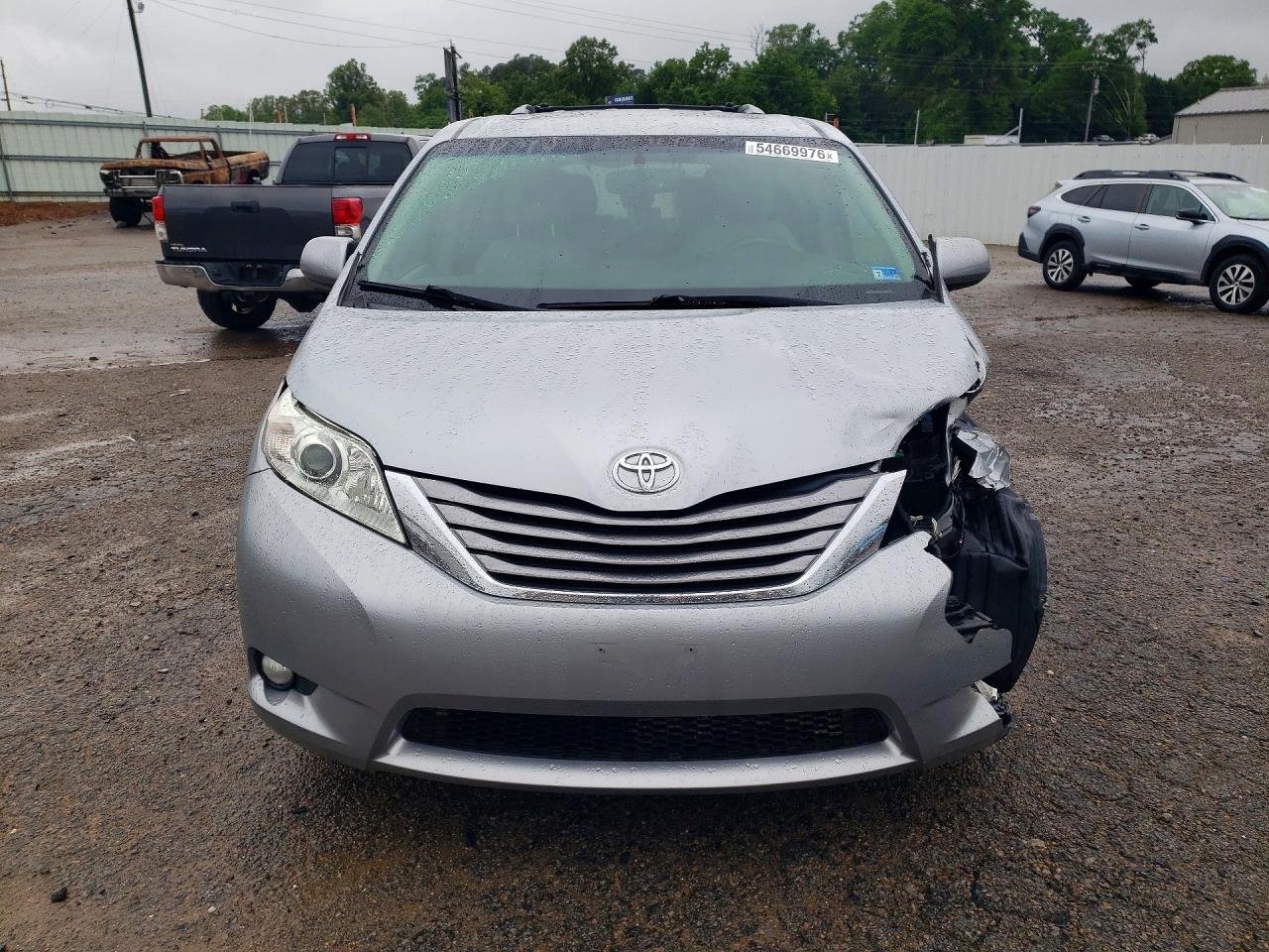 Toyota Sienna Xle Premium 8-passenger