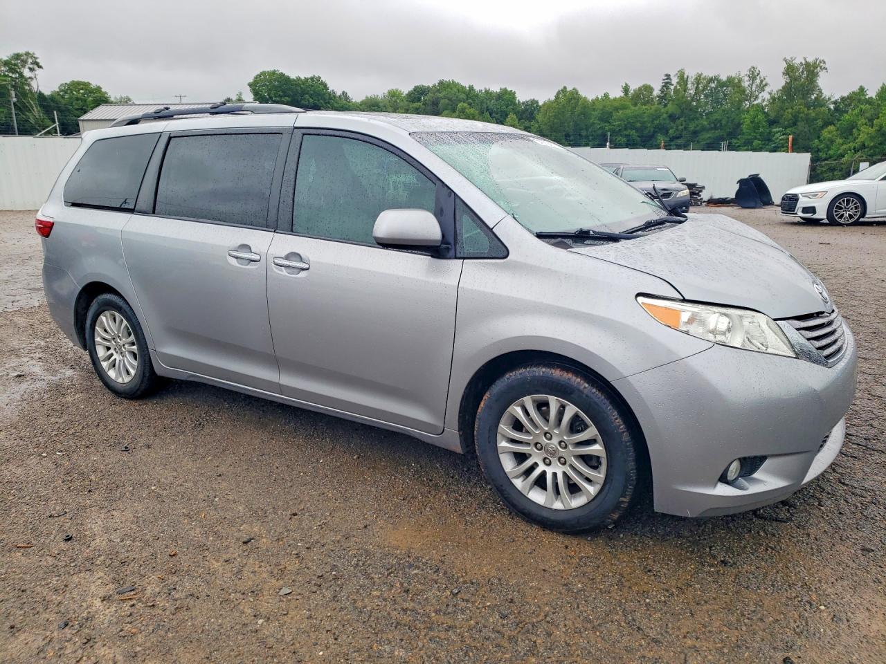 Toyota Sienna Xle Premium 8-passenger