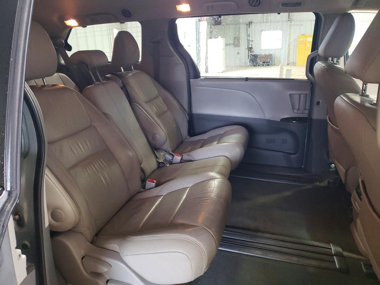 Toyota Sienna Xle Premium 8-passenger