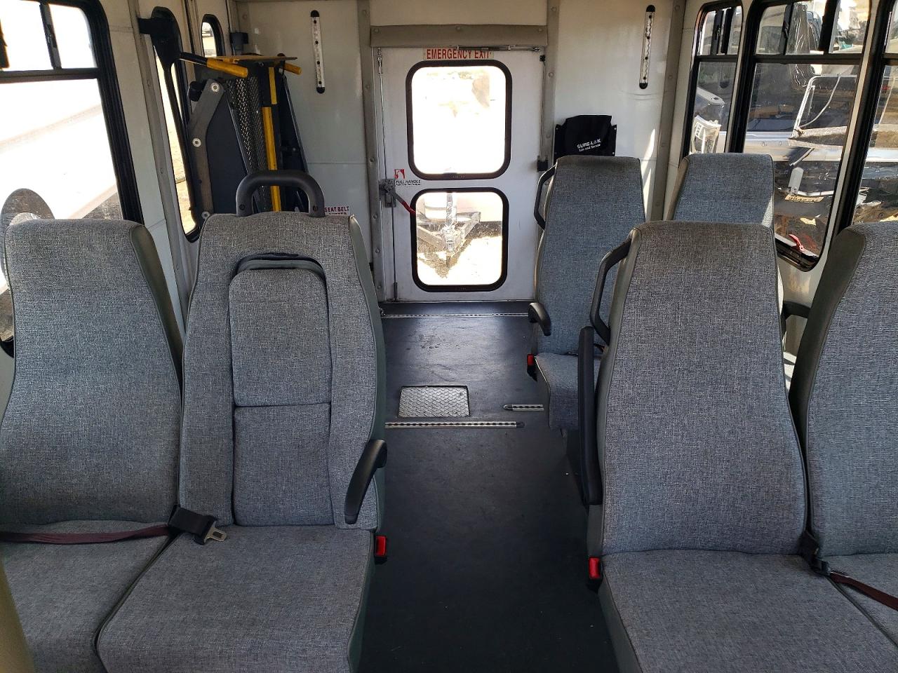 Ford Econoline E350 Super Duty Cutaway Van
