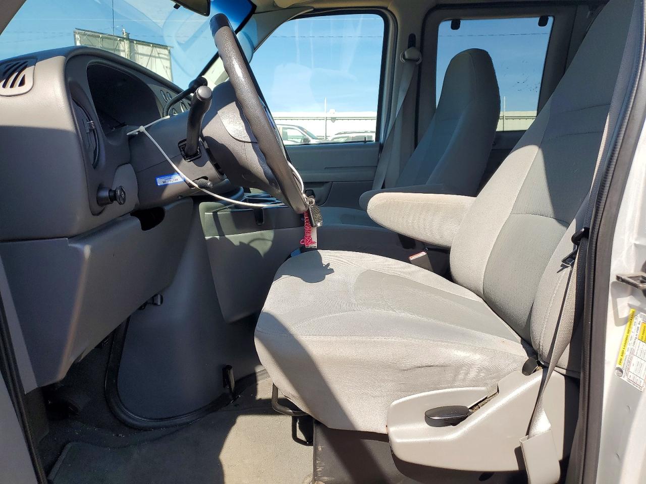 Ford Econoline E350 Super Duty Wagon