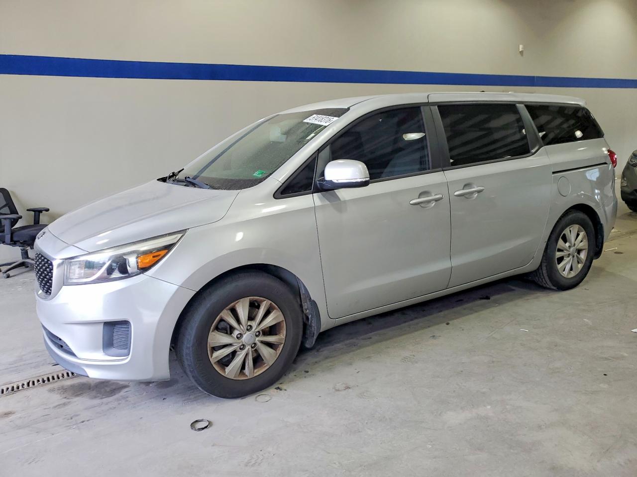 Salvage Kia Sedona Image