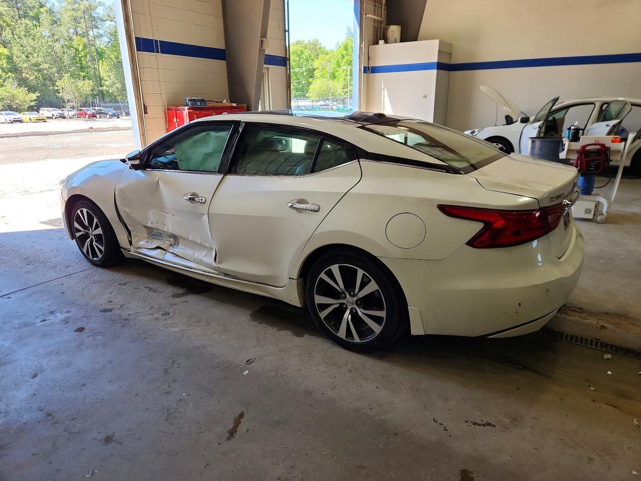 Nissan Maxima Platinum