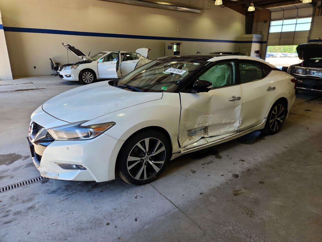 Salvage Nissan Maxima Image