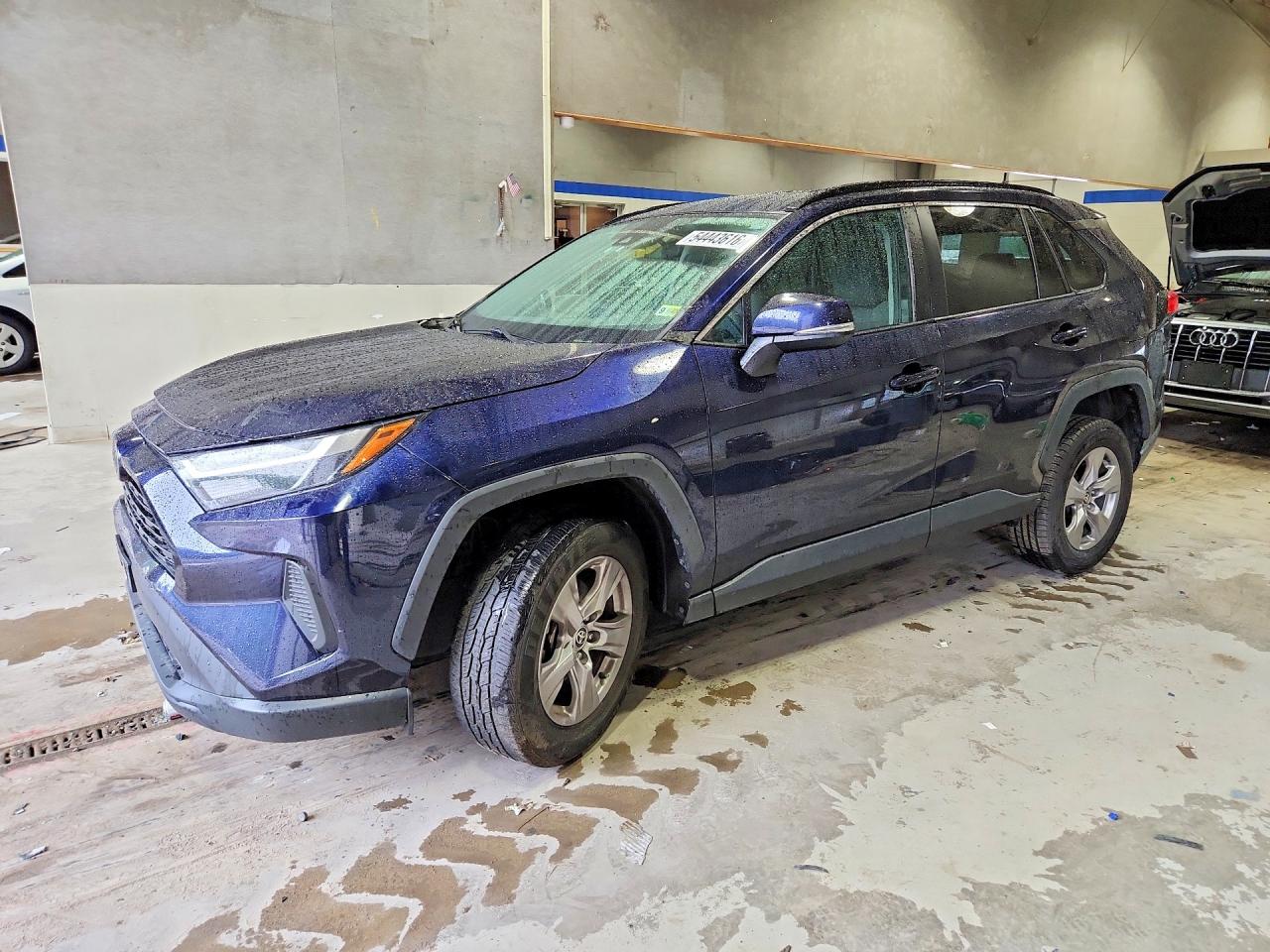 Salvage Toyota RAV4 Image