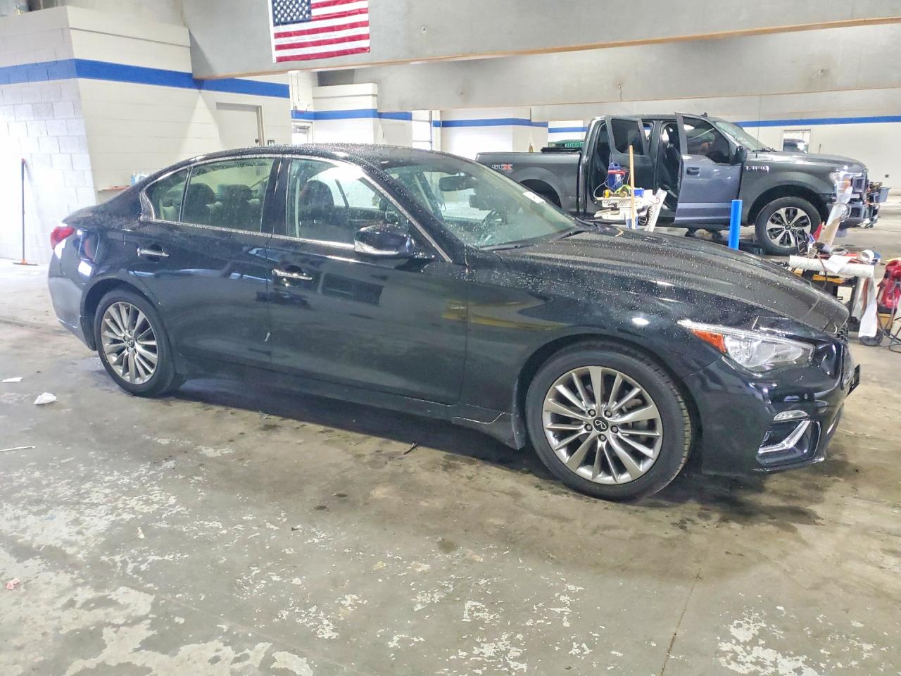 INFINITI Q50 Luxe