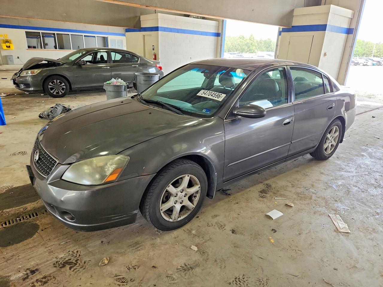 Salvage Nissan Altima Image