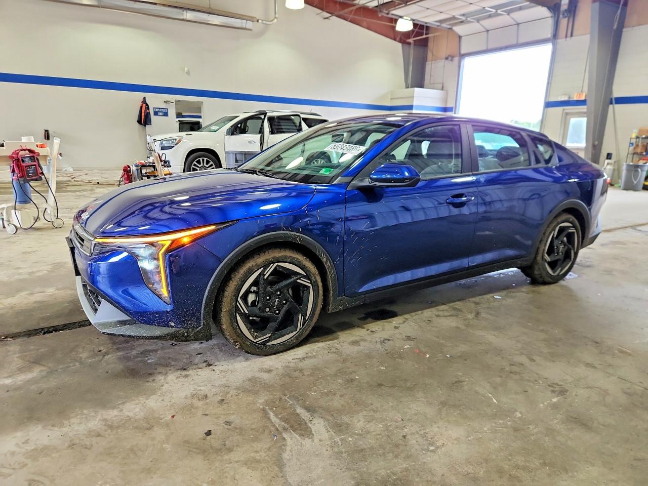 Salvage Kia K4 Image