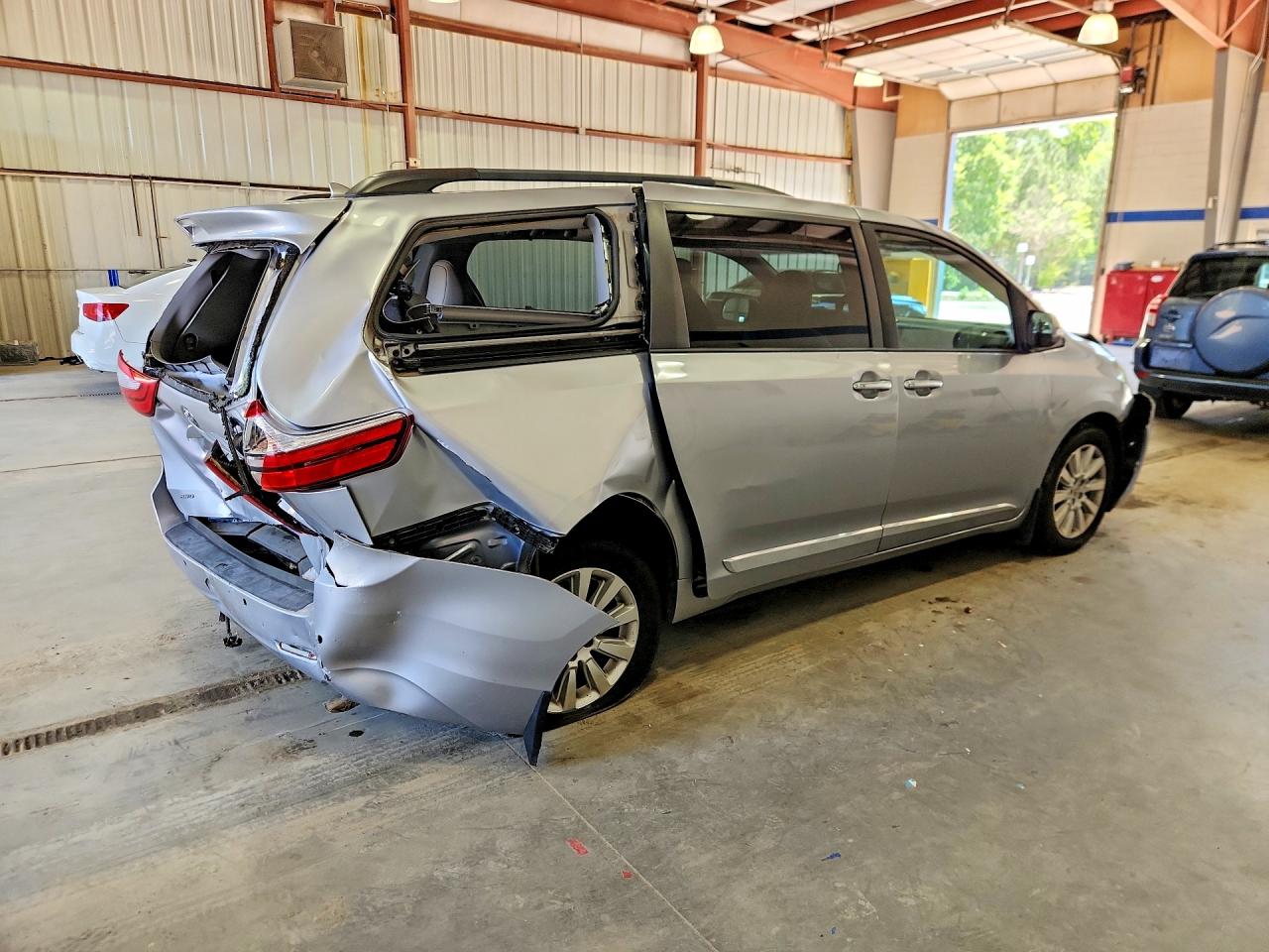 Toyota Sienna Limited Premium 7-passenger