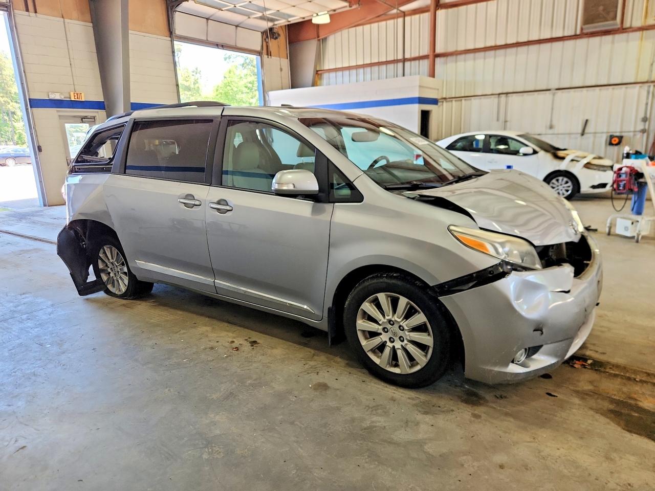 Toyota Sienna Limited Premium 7-passenger