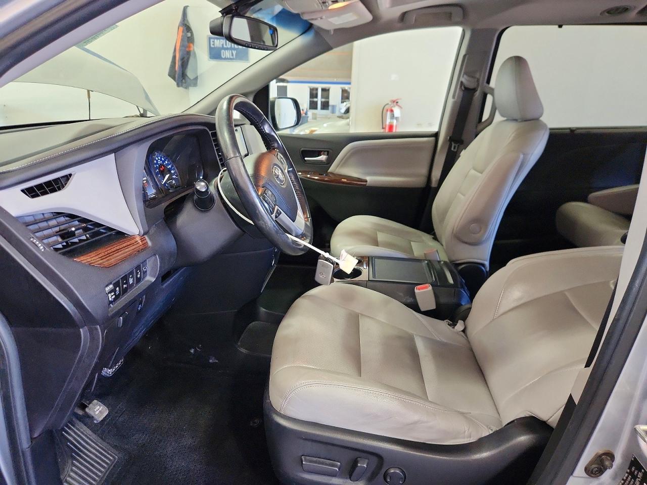 Toyota Sienna Limited Premium 7-passenger