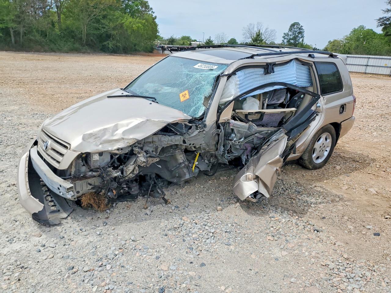 Salvage Toyota Highlander Image