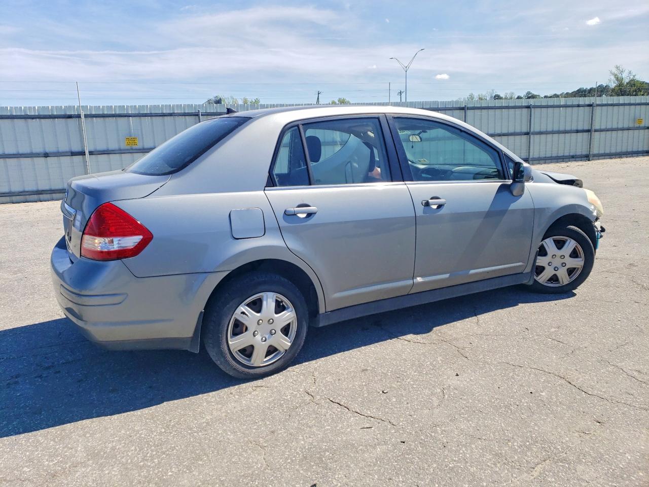 Nissan Versa 1.8 S
