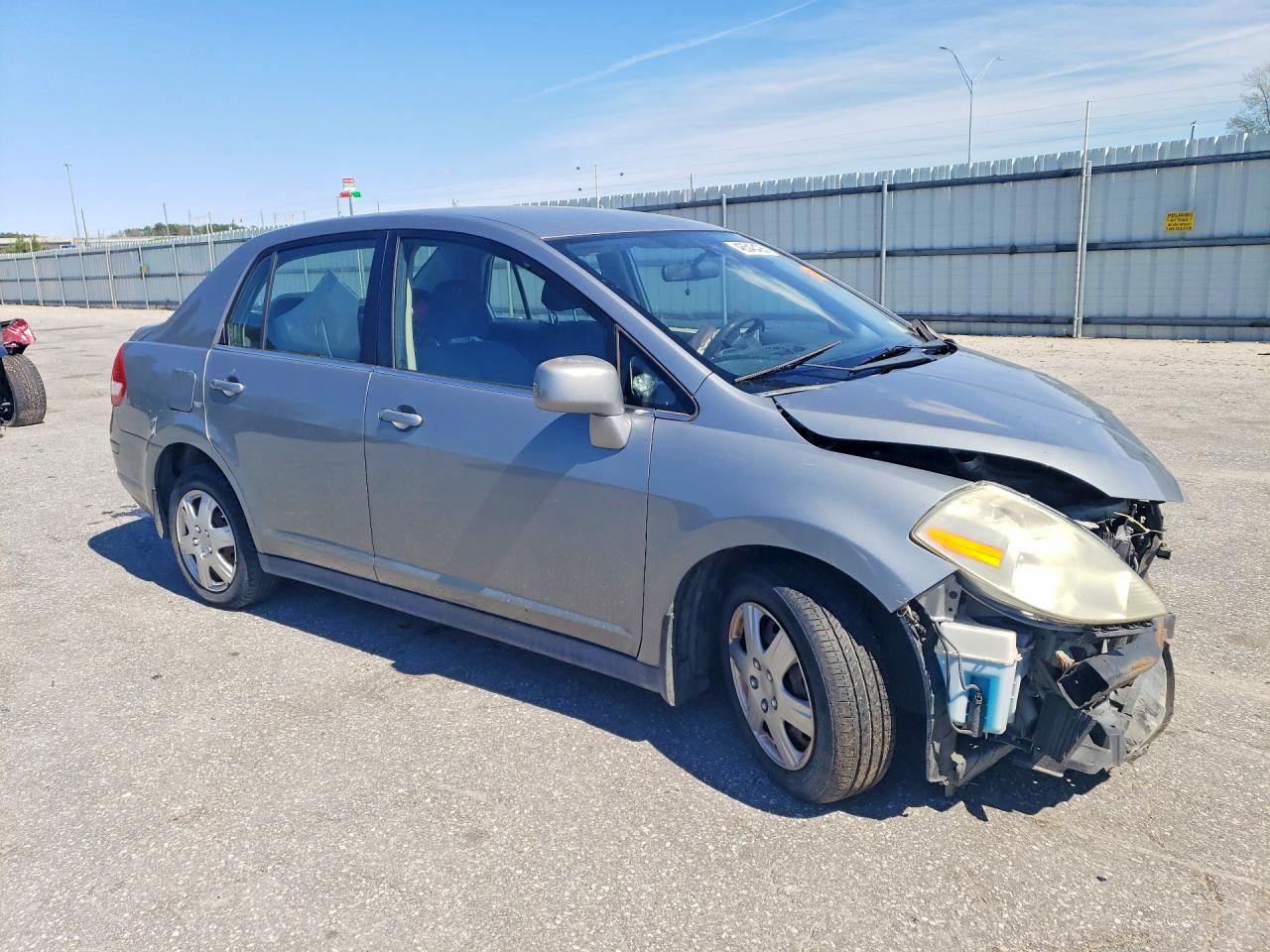 Nissan Versa 1.8 S