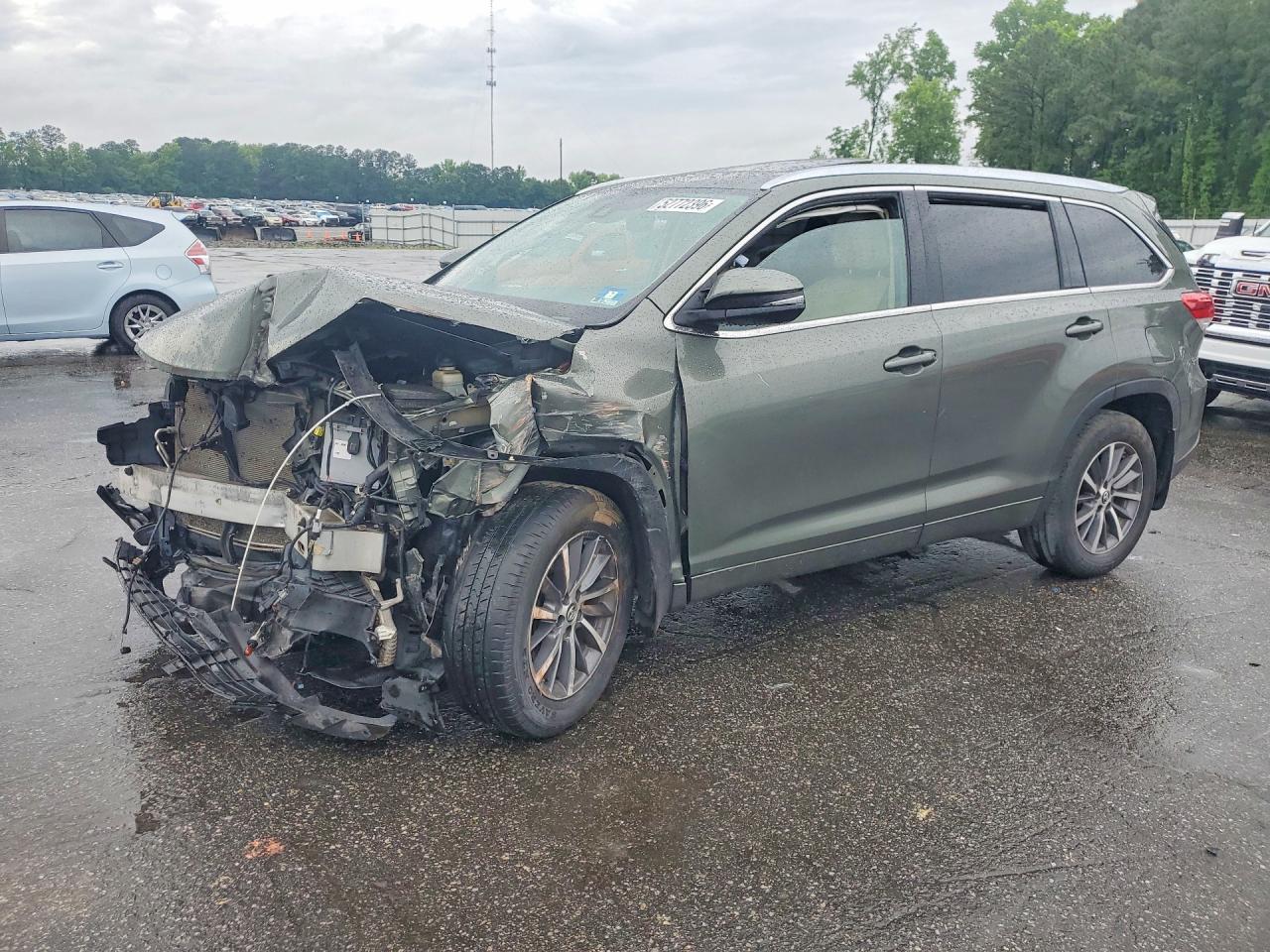 Salvage Toyota Highlander Image