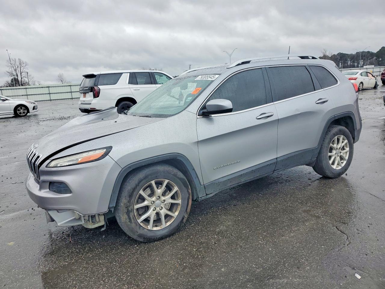 Salvage Jeep Cherokee Image