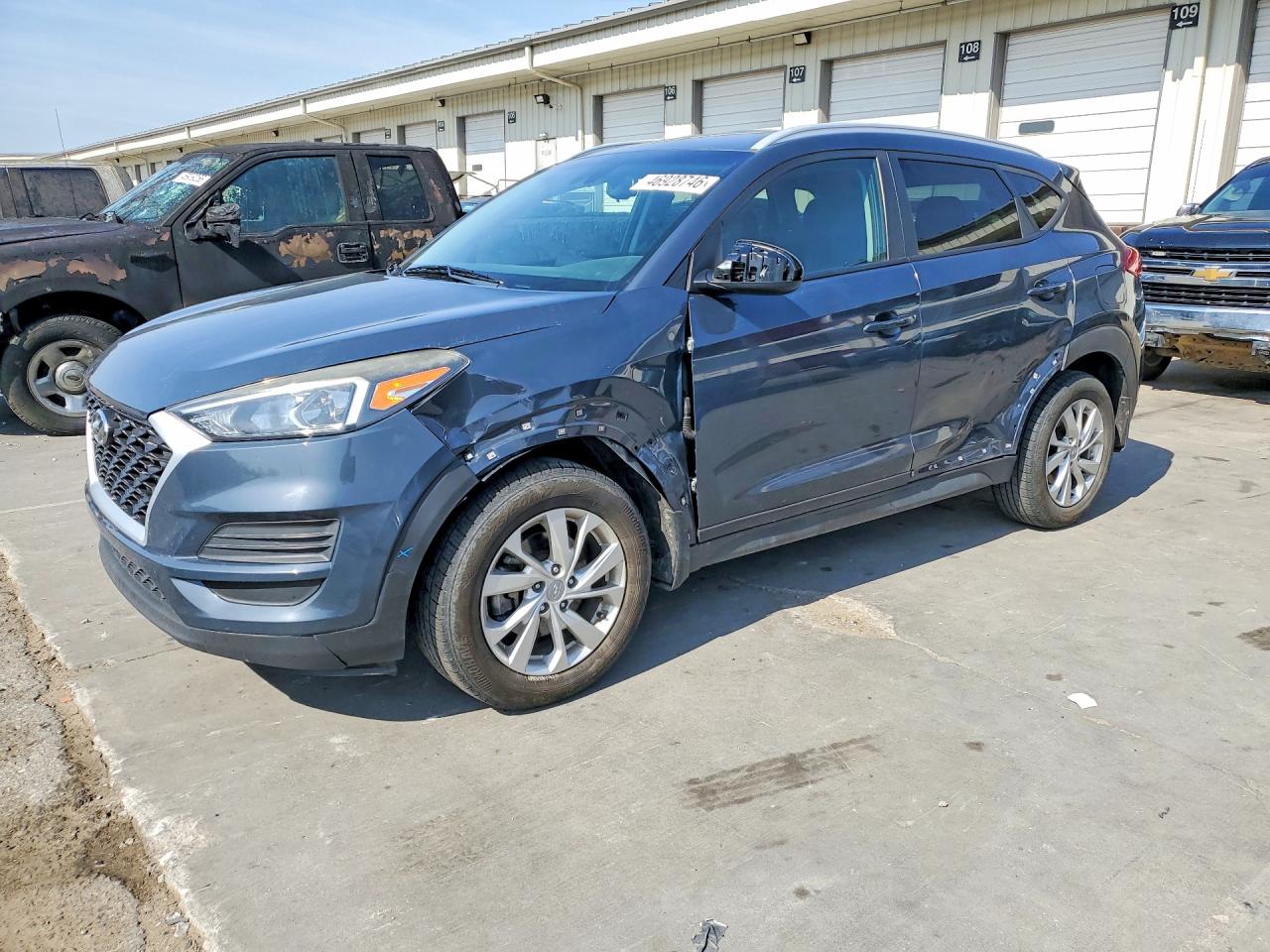 Salvage Hyundai TUCSON Image