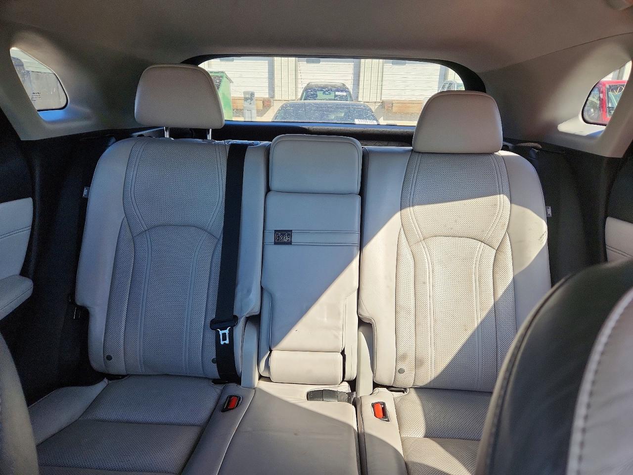 Lexus RX Base