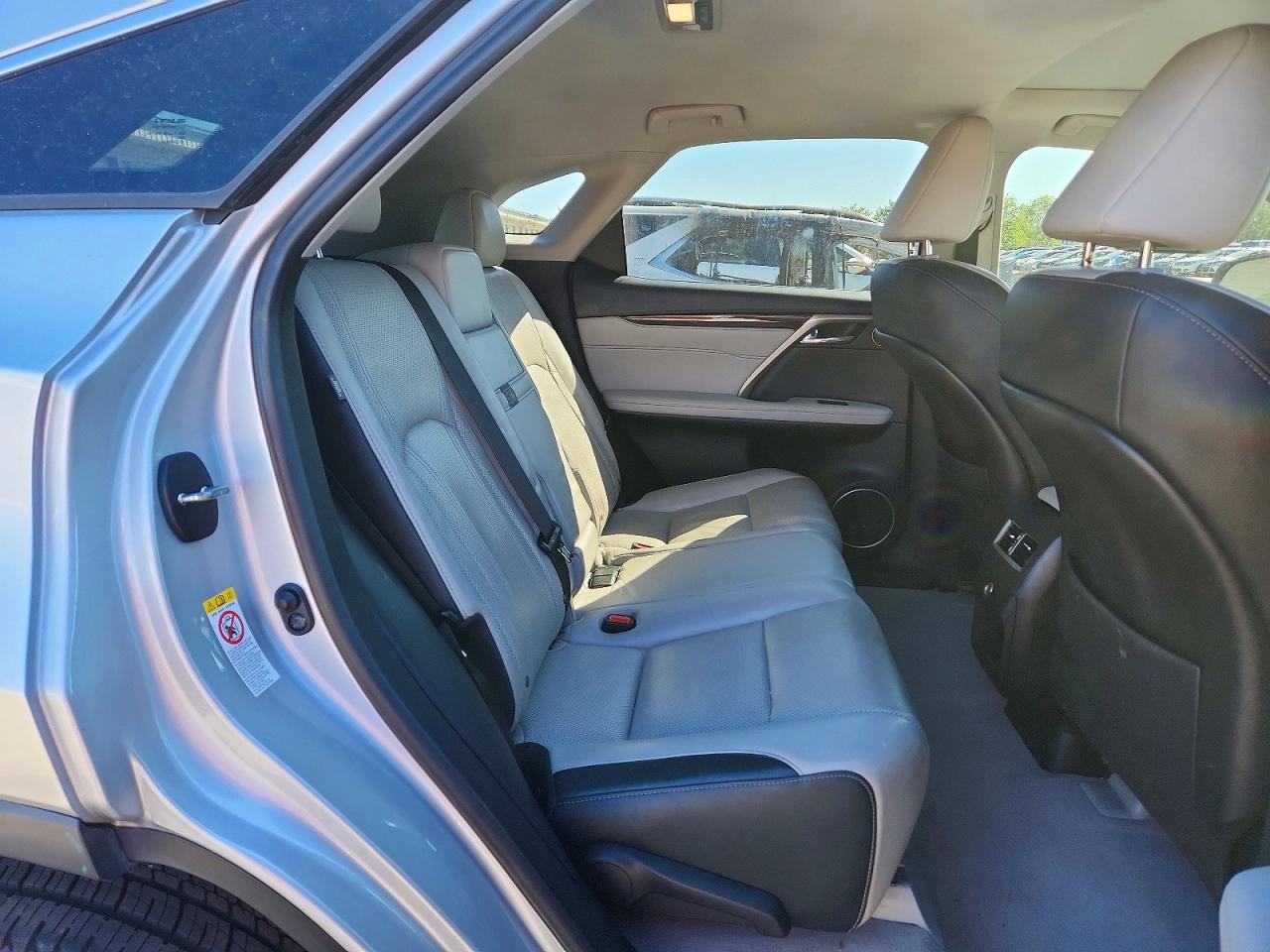 Lexus RX Base