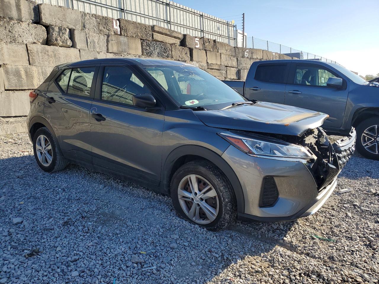 Nissan Kicks S
