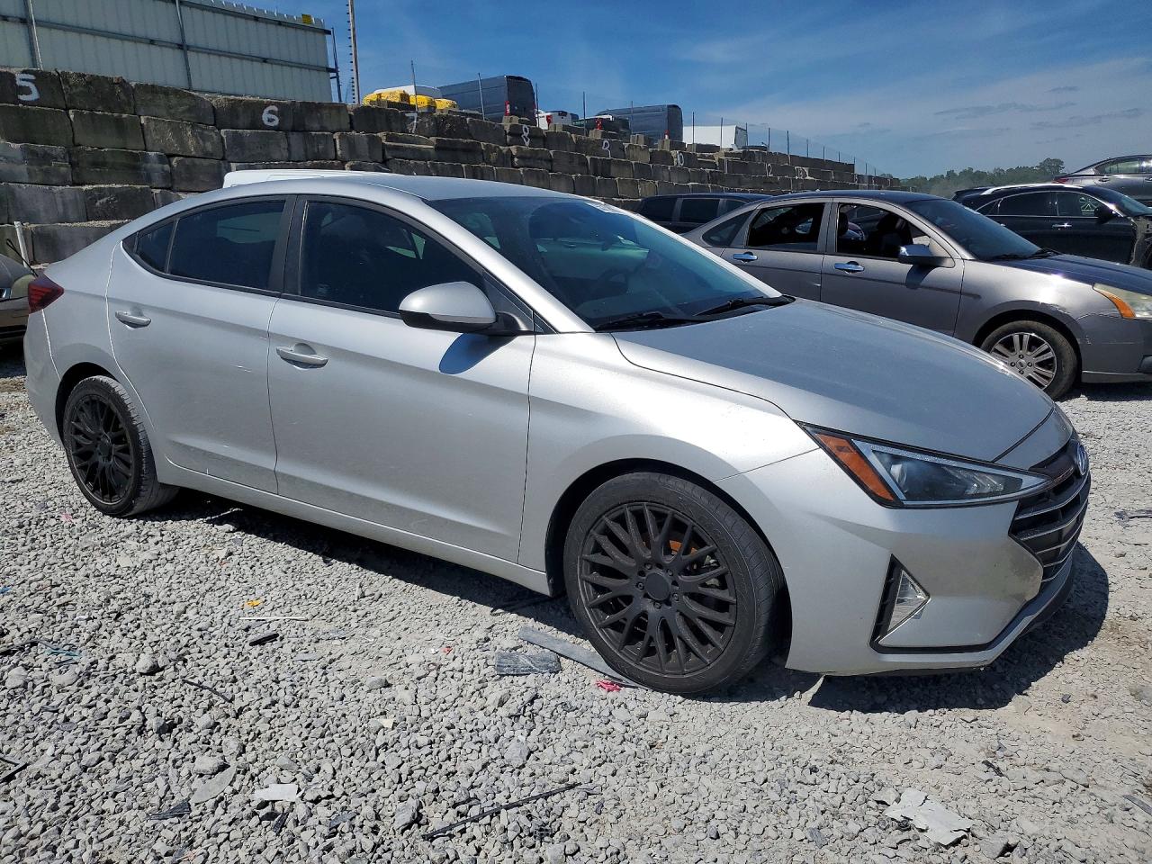 Hyundai ELANTRA Sel
