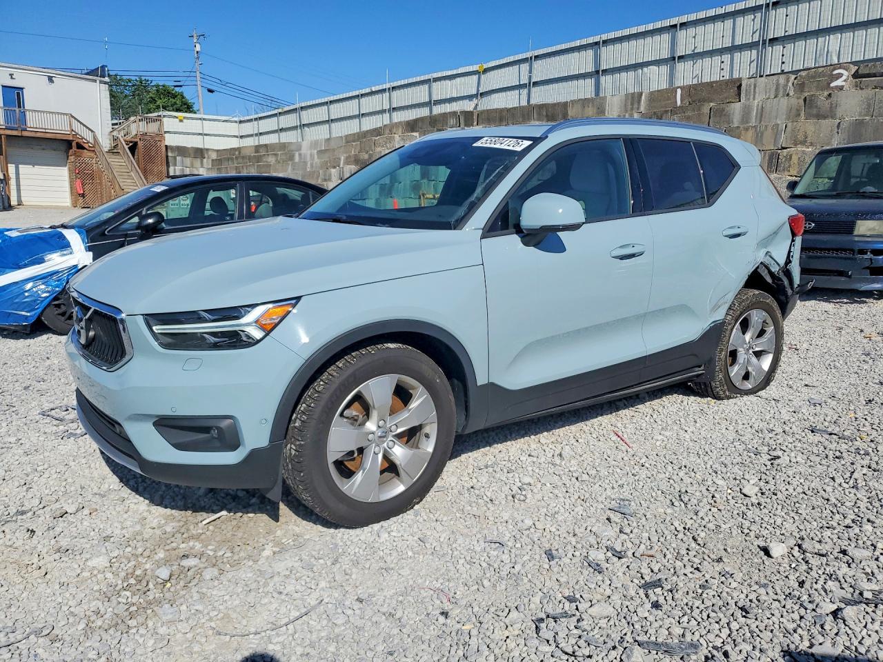 Salvage Volvo XC40 Image