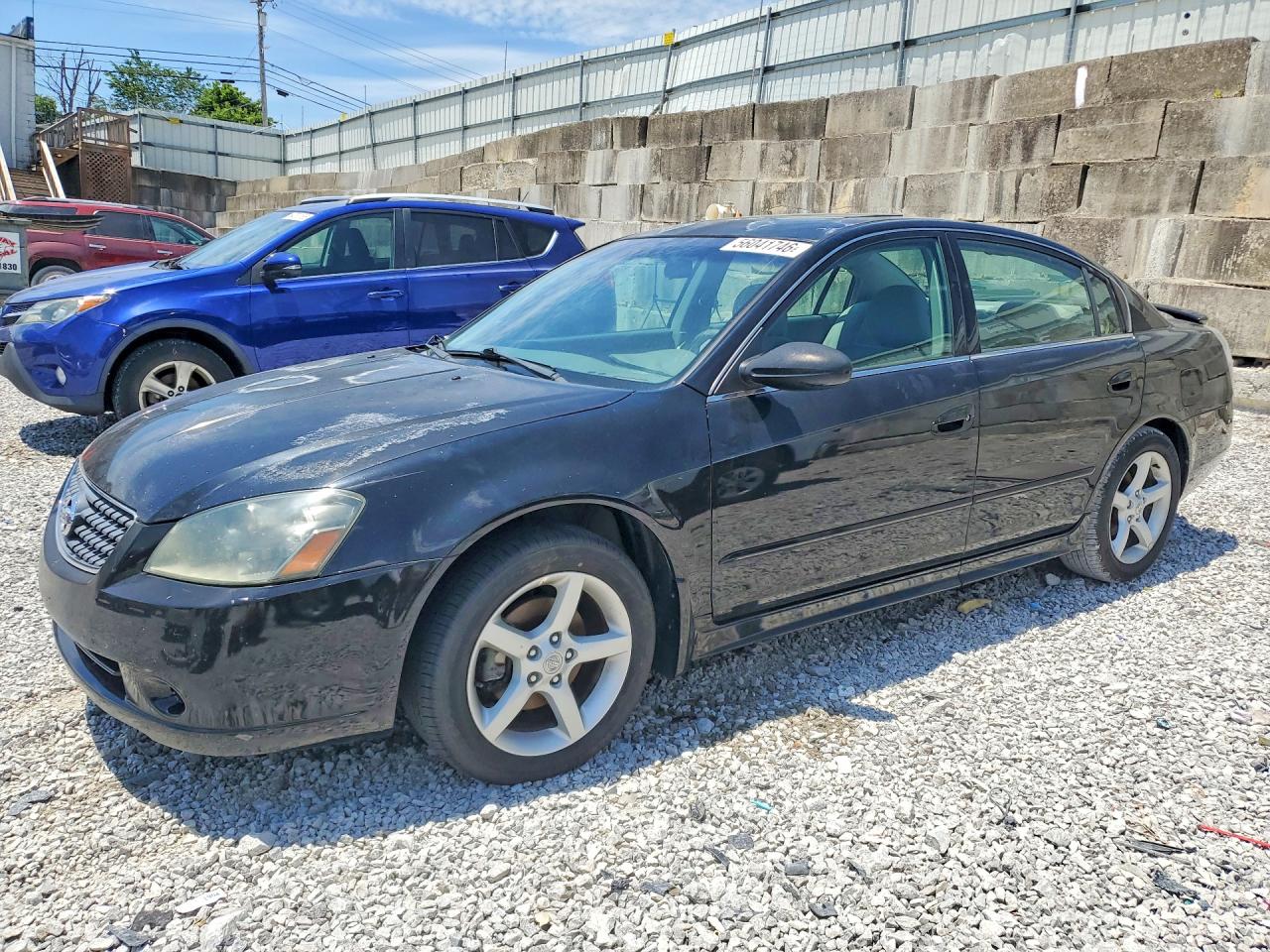 Salvage Nissan Altima Image