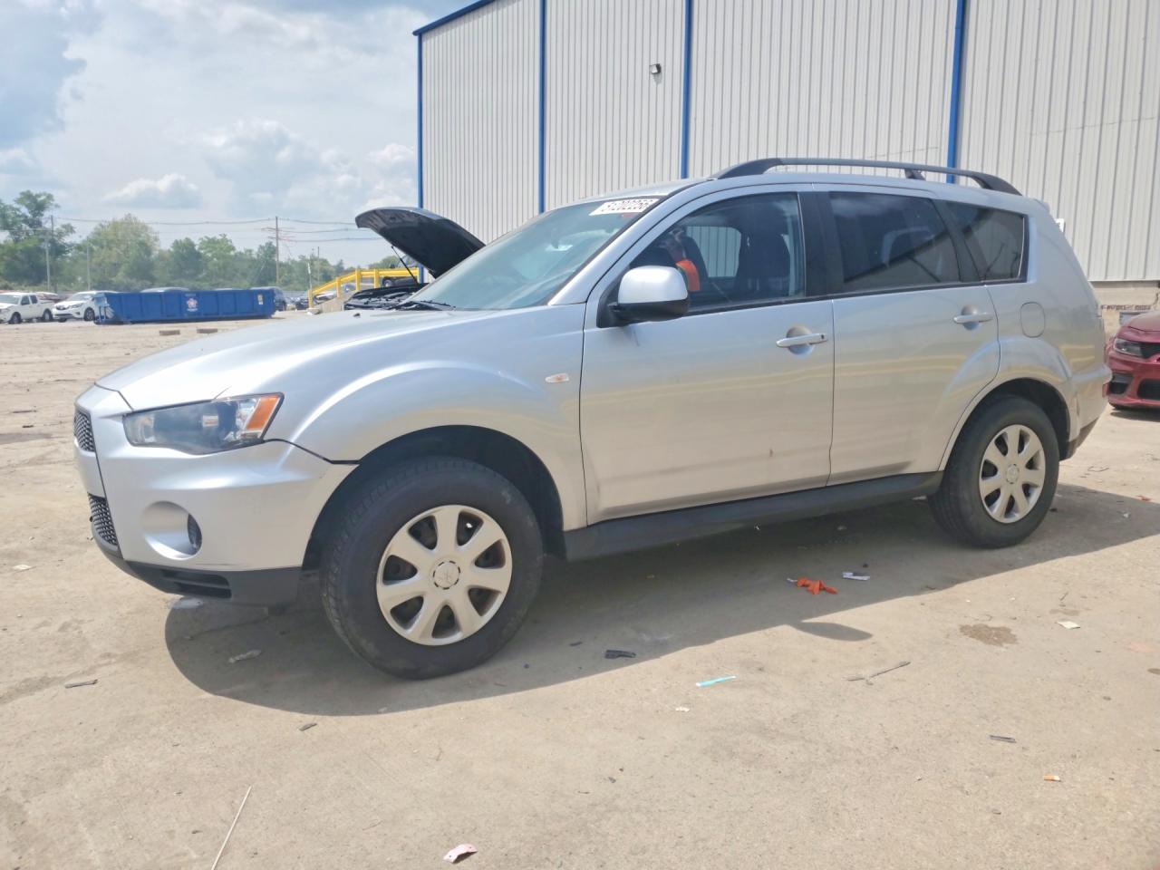 Salvage Mitsubishi Outlander Image