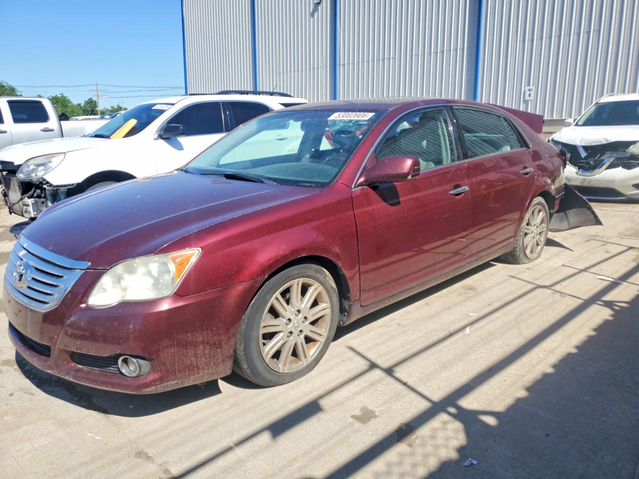 Salvage Toyota Avalon Image