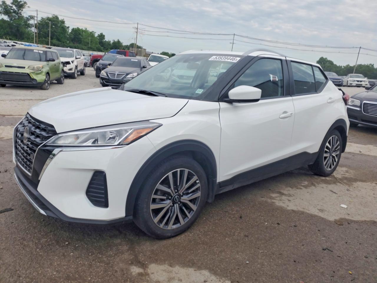 Salvage Nissan Kicks Image